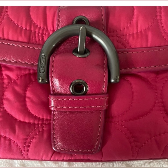 Coach Soho pink quilted signature clutch - Picture 9 of 11